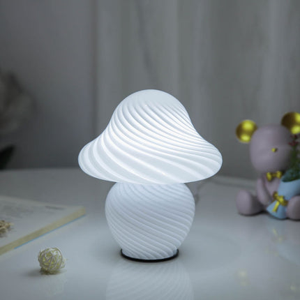 Szklana lampka nocna LED grzybek