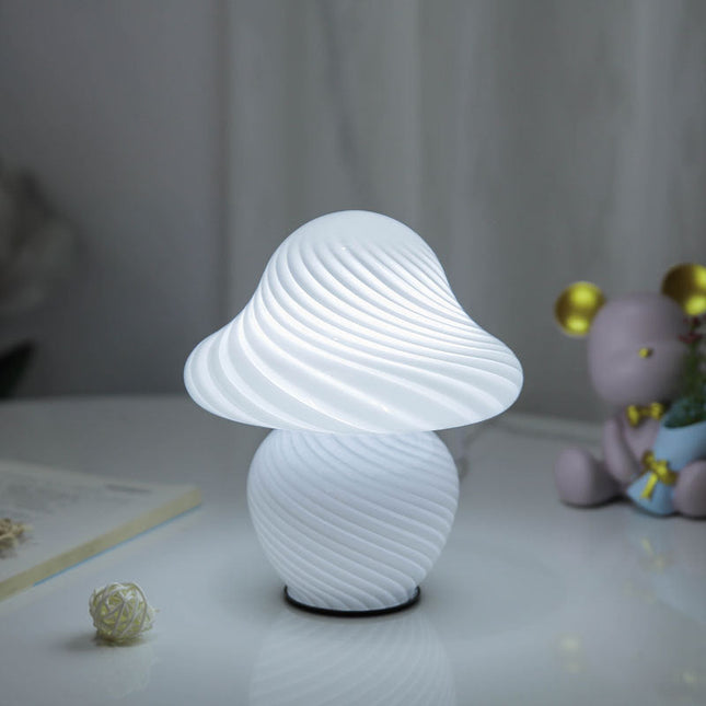 Szklana lampka nocna LED grzybek