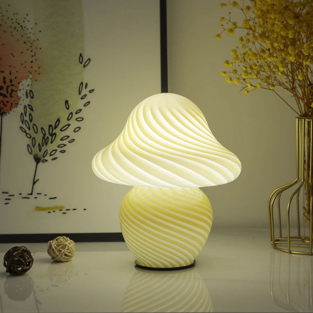 Szklana lampka nocna LED grzybek