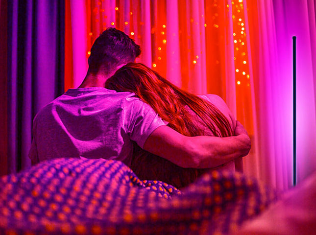 Narożna lampa podłogowa LED efekt tęczy