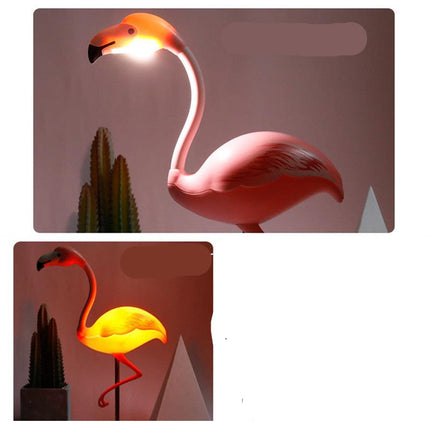 Różowa lampka na biurko w kształcie flaminga