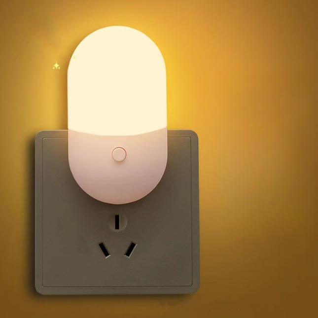 Lampka nocna LED do gniazdka dwukolorowa