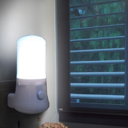 Lampka nocna do kontaktu zimne światło