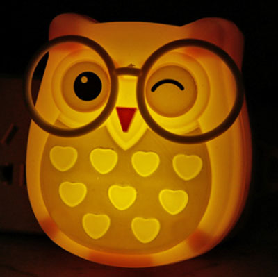 Lampka nocna LED Sowa do kontaktu