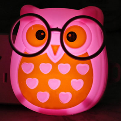 Lampka nocna LED Sowa do kontaktu