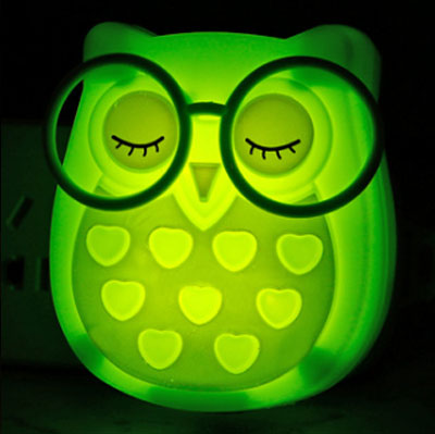 Lampka nocna LED Sowa do kontaktu