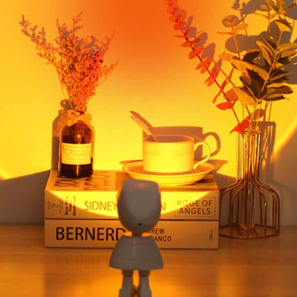 Projektor zachodu słońca w kształcie astronauty