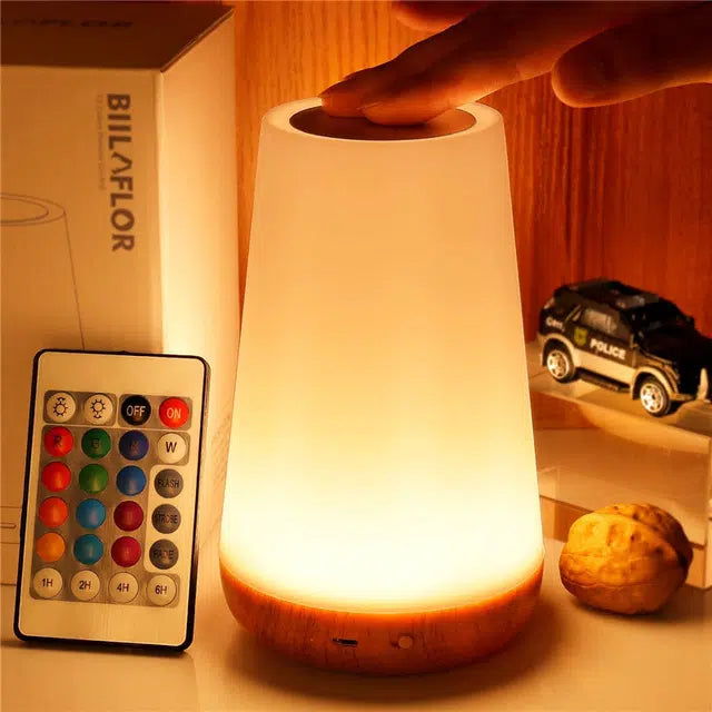 Dotykowa lampka nocna z regulacją jasności